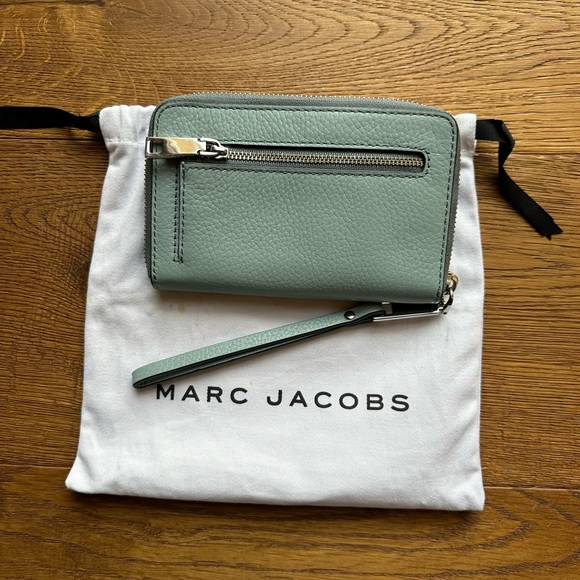 Marc Jacobs Wallet - Picture 3 of 5